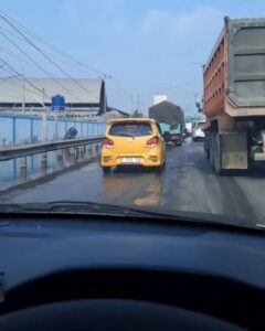 Genangan Air di Jalur Pantura Sayung Akibatkan Kemacetan Arah Semarang