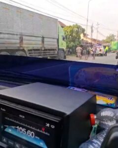 Kecelakaan Truk Pikap Tabrak Truk di Jalan Pantura Patebon